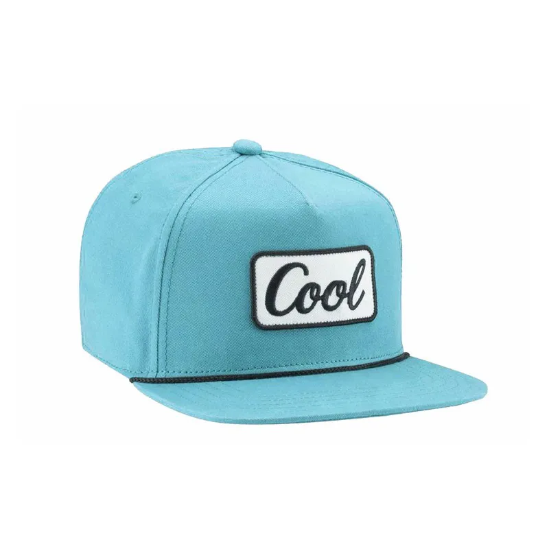 Co to jest czapka typu snapback?